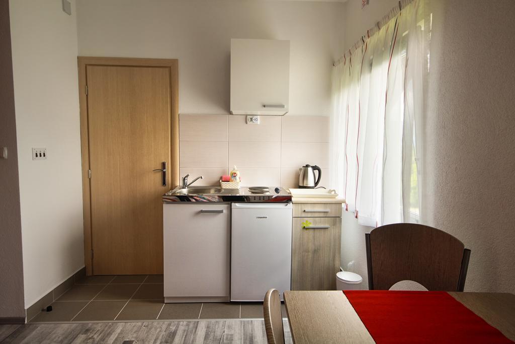 Studio Apartments Ante Раковица Екстериор снимка