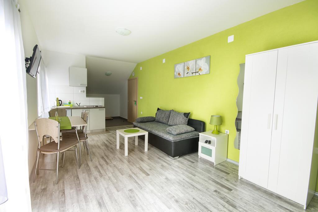 Studio Apartments Ante Раковица Екстериор снимка